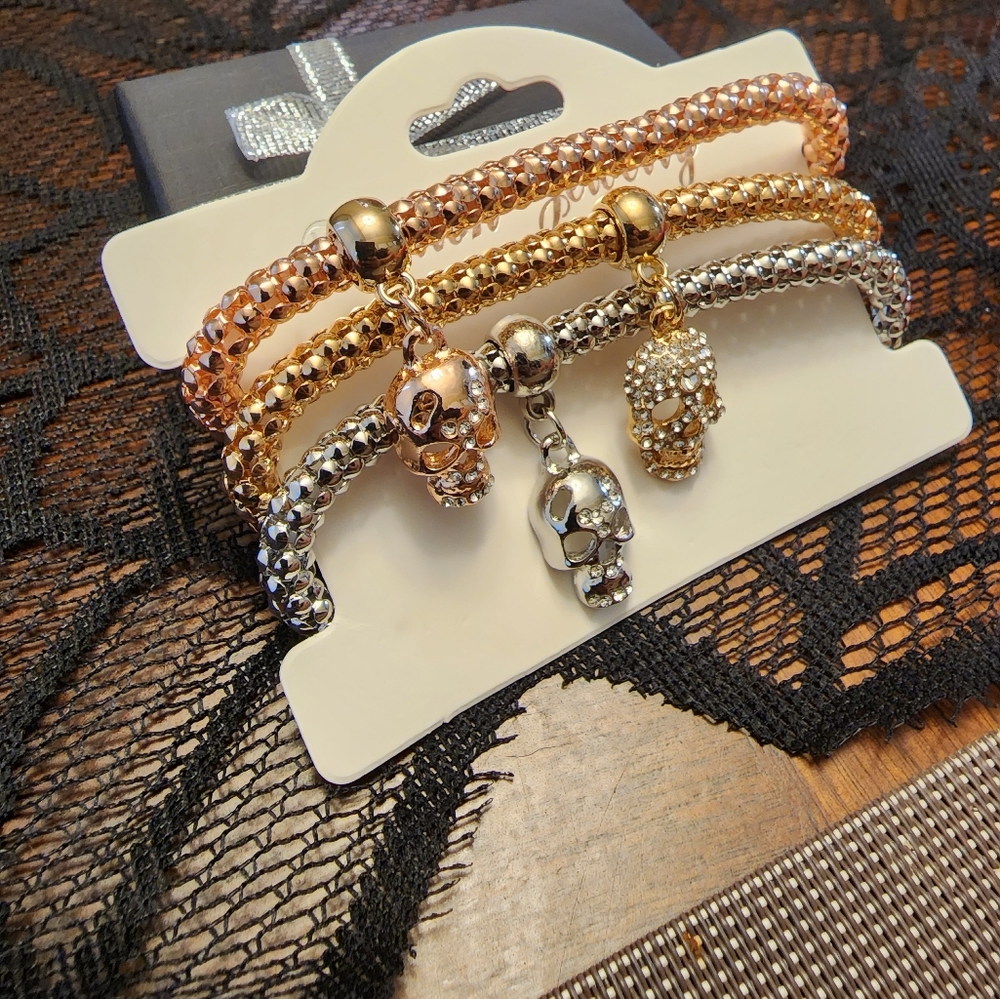 Three bracelets - Picture 4 of 4